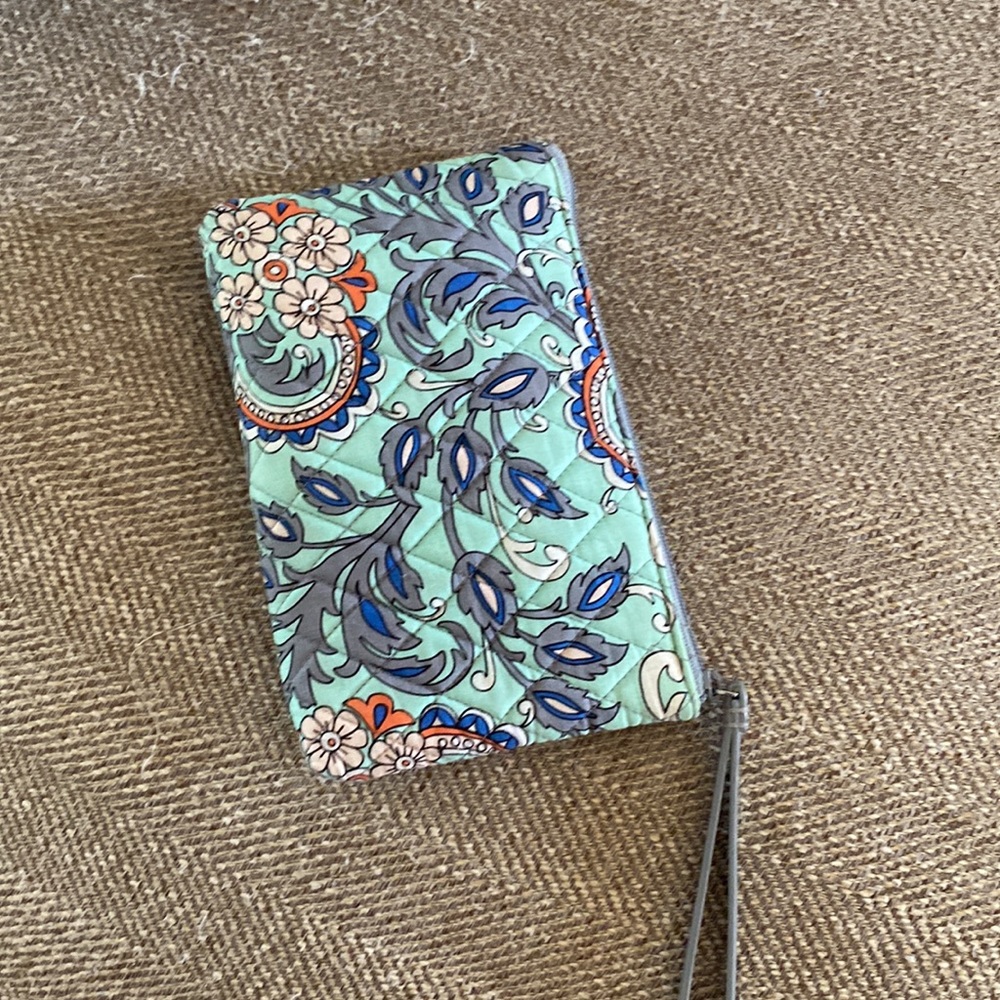 NWOT Vera Bradley wristlet - Picture 2 of 4